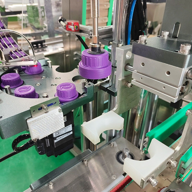 Máquina de sellado de tapas de botellas de plástico con función de clasificación y componentes del núcleo del motor