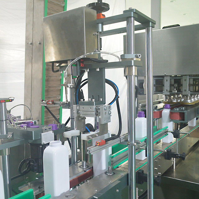 Máquina de sellado de tapas de botellas de plástico con función de clasificación y componentes del núcleo del motor