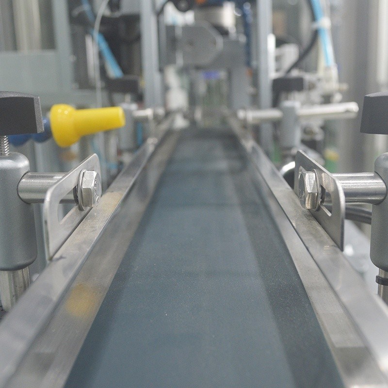 una máquina de tapación de velocidad de una sola cabeza con tamaño de cabeza personalizable y torque controlable