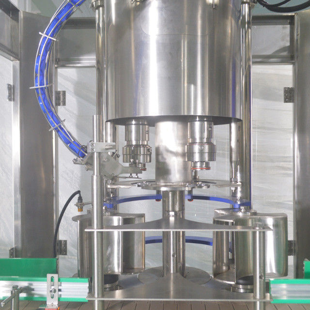 Presión de aire 0,6-0,8Mpa Máquina de llenado y etiquetado de aceite de cocina con 3 cabezas de tapón