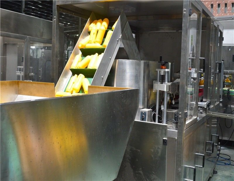 Sistema de alimentación automático de plato giratorio para fabricación flexible