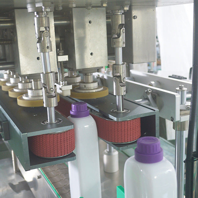 Máquina de tapón controlada por PLC para las cubiertas inferiores de los manipuladores en la industria química diaria