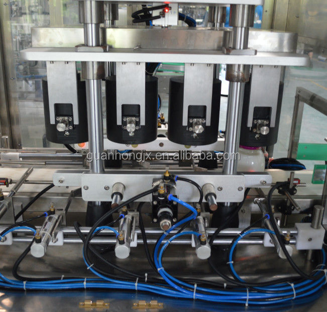 Máquina de tapón lineal totalmente automática para tapones de plástico en producción de gran volumen