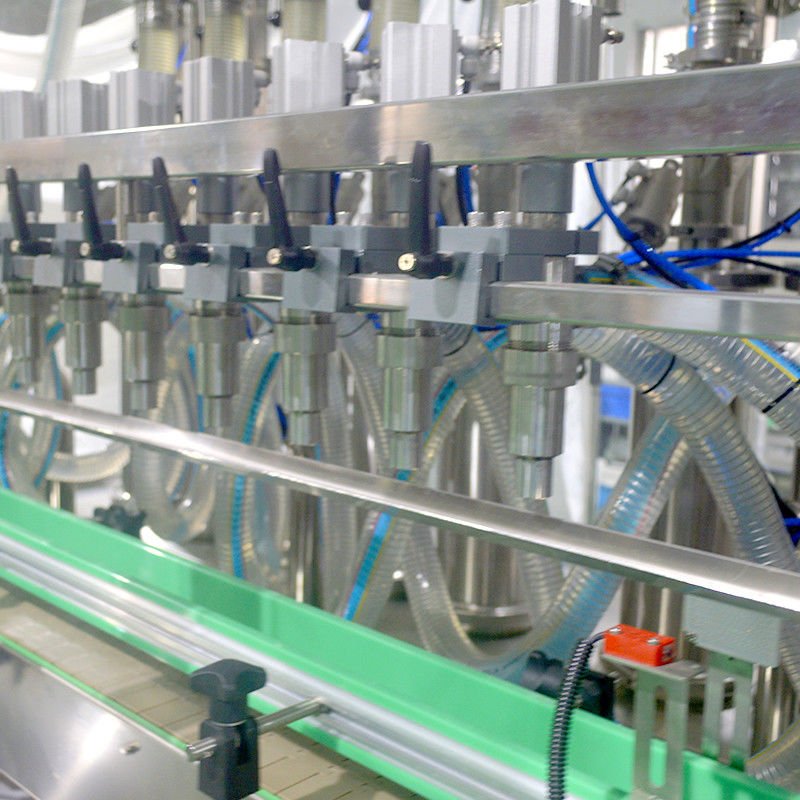 Máquina de sellado de relleno de botellas de 1-10L para lubricar aceite de motor de aceite de motor Solución de aceite de motor en planta de fabricación
