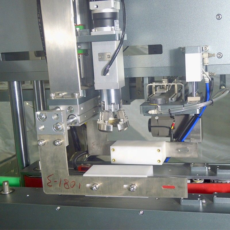 Máquina de sellado de relleno de botellas de 1-10L para lubricar aceite de motor de aceite de motor Solución de aceite de motor en planta de fabricación