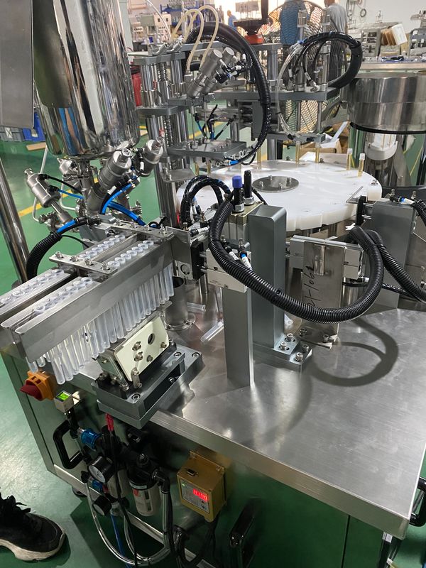 Máquina integrada de llenado de glándulas de chuque totalmente automatizada para llenado de gel Capacidad de 1-10 ml