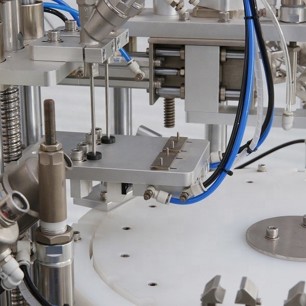 Presión de aire 0,6-0,8Mpa Máquina de llenado de 1 ml para línea de producción de llenado automático