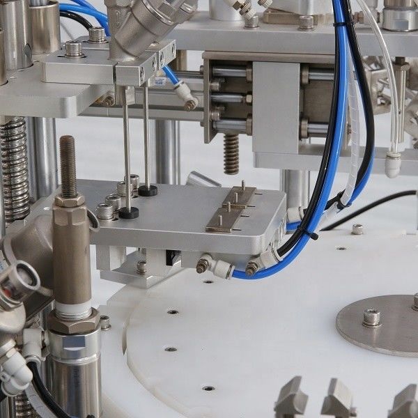 Máquina de relleno de la jeringa de gel automática completa con tapa para una precisión de relleno precisa ± 1 ml