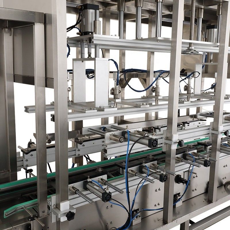 Material de embalaje de papel 5 Boquilla Máquina automática de llenado de líquido para productos químicos