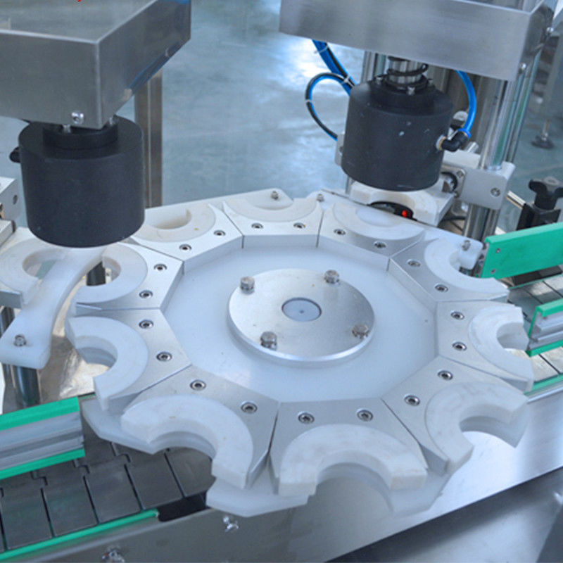 1 de los componentes principales Máquina automática de cubrimiento a tornillo de frascos de vidrio con capacidad de 700 kg