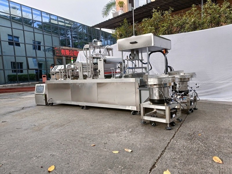 Máquina de sellado con tapa de llenado de 24 cabezas para la producción de reactivos biológicos a gran escala