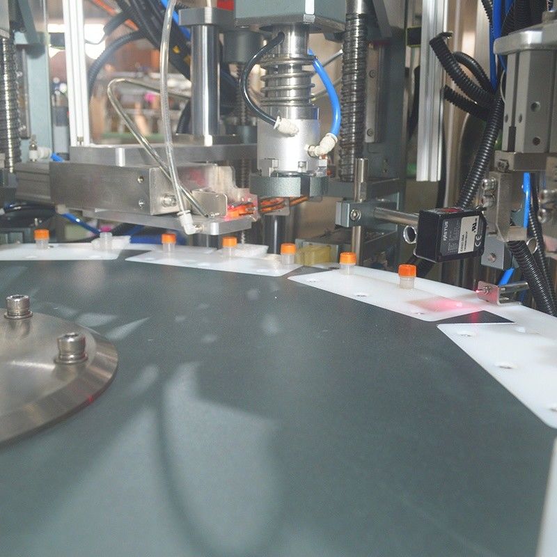 Máquina de etiquetado de tapón de llenado de líquido de tubo de reactivo tipo Chuck con capacidad de 800 KG